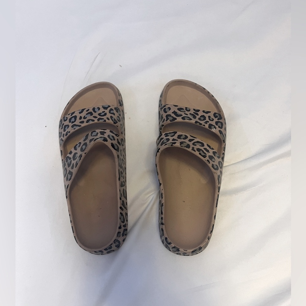 Kid’s cheetah Birkenstocks